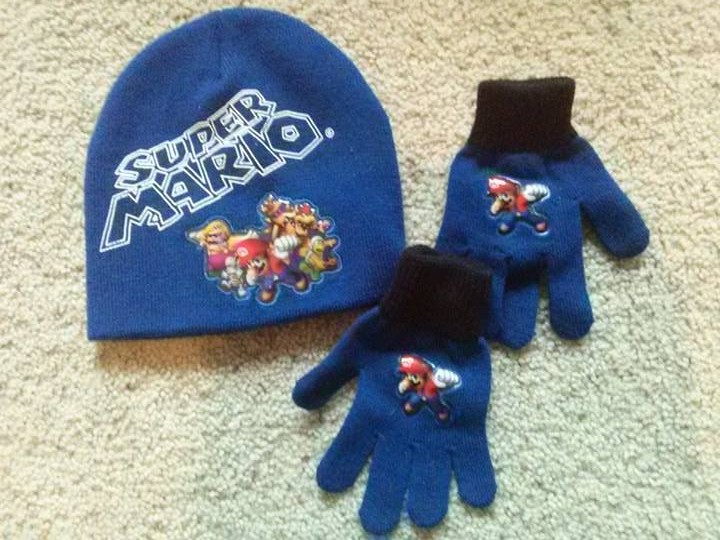 File:Mario Hat and Gloves.jpg