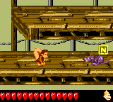 Dixie Kong encounters a Sneek around the letter N of Total Rekoil from Donkey Kong GB: Dinky Kong & Dixie Kong