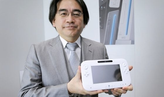 File:Satoru-Iwata-holding-a-Wii-U-GamePad.jpg