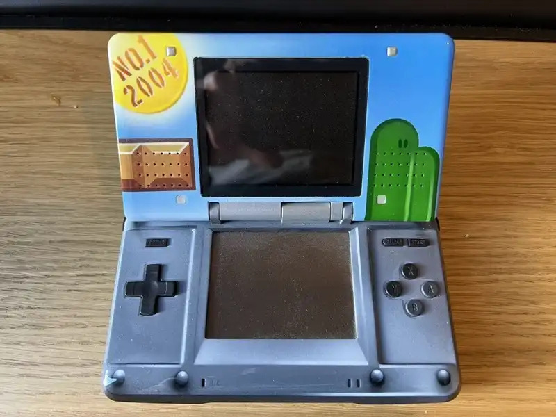 File:NintendoSM 2004 Mario DS Prize Inside.jpg