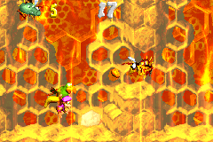 Squawks the Parrot and Dixie Kong in the second Bonus Area of Parrot Chute Panic in the Game Boy Advance version