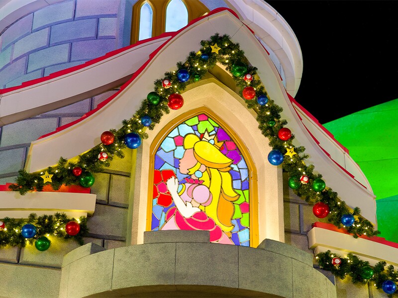 File:SNW Peachs Castle holidays.jpg