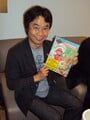 Miyamoto with a signed copy of Club Nintendo (Mexican magazine)'s year and issue no. 1