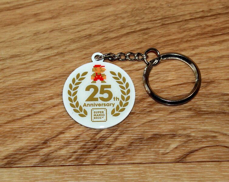File:ClubNintendo - Super Mario 25th Keychain.jpg