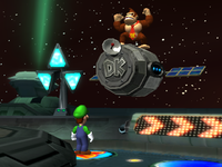 Donkey Kong giving Luigi a Star.