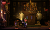 Luigi looking around a Gloomy Manor's Entrance.