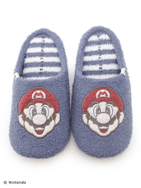 File:GP room shoes women Mario.jpg