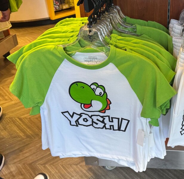 File:SNW UFFN Cropped Tee.jpg