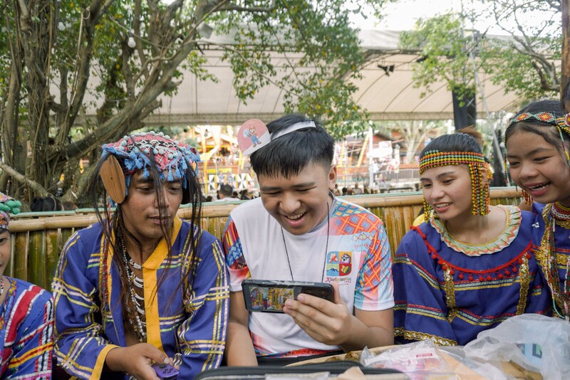 File:Obu-Manuvu playing Mario Jamboree.jpg