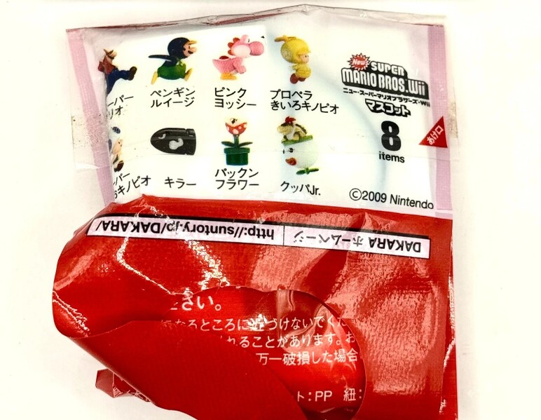 File:NSMBW Suntory toys back.jpg