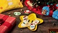A biscuit resembling a Peach snowwoman in a Super Star tray. Photograph from Nintendo's 2024 Holiday Gift Guide.