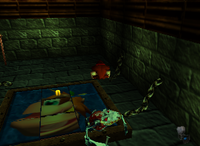 A yellow Banana Bunch and a setup for a Golden Banana for Donkey Kong in Creepy Castle.