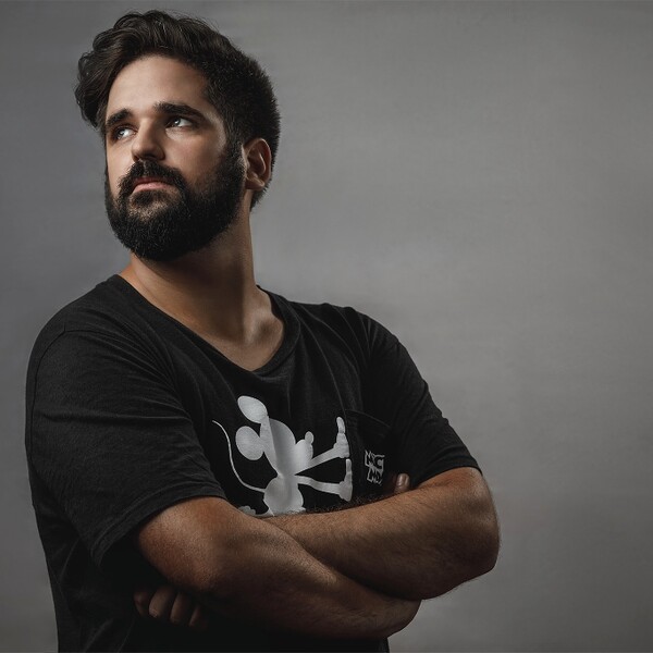 File:Dimítris Sárlos.jpg